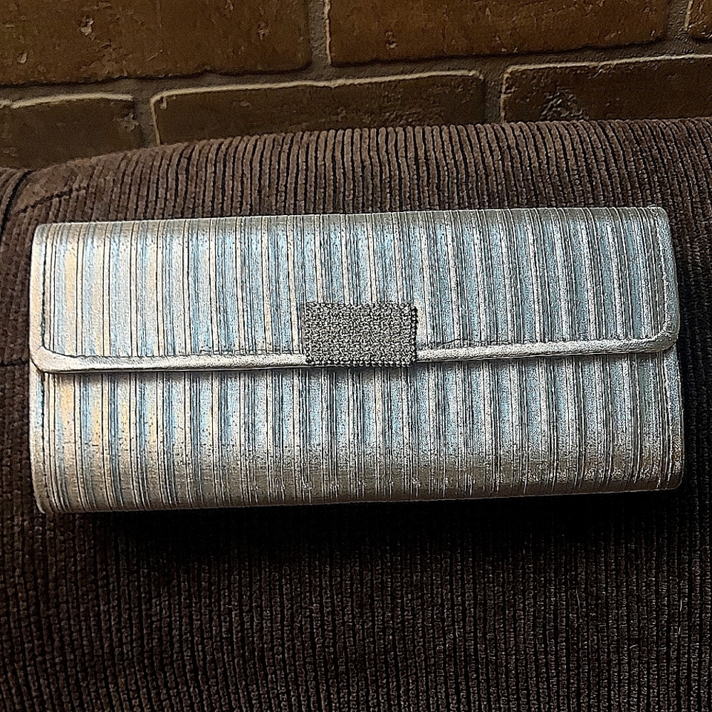 Sleek Silver Wristlet Clutch with Metallic Finish